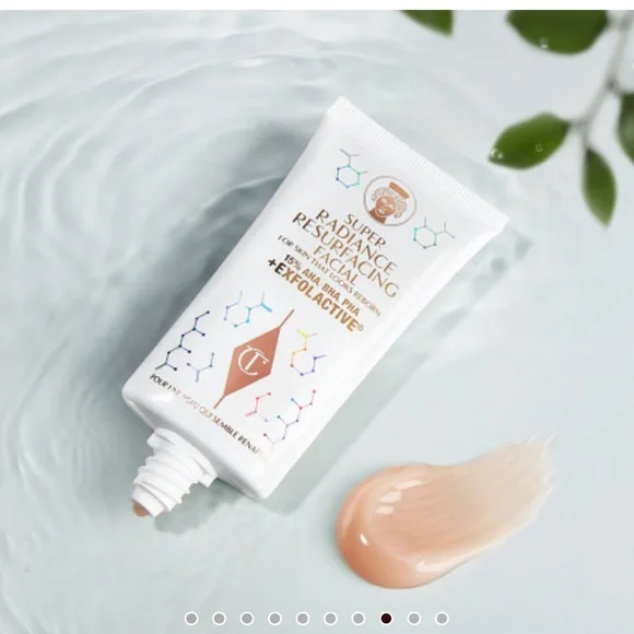 Charlotte Tilbury Super Radiance Resurfacing Facial - Picture 3 of 3